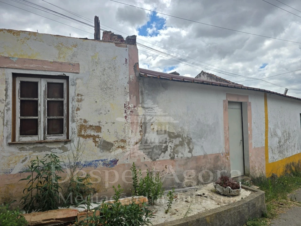Moradia T2 para Venda em Torres Novas (Santa Maria, Salvador e Santiago) Foto 4