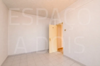 Apartamento T2 para Venda em Sacavém e Prior Velho
