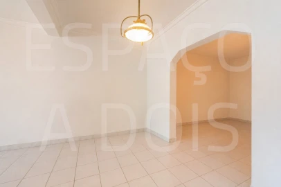 Apartamento T2 para Venda em Sacavém e Prior Velho