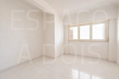 Apartamento T2 para Venda em Sacavém e Prior Velho