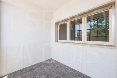 Apartamento T2 para Venda em Sacavém e Prior Velho
