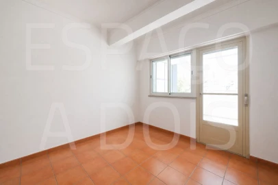 Apartamento T2 para Venda em Sacavém e Prior Velho