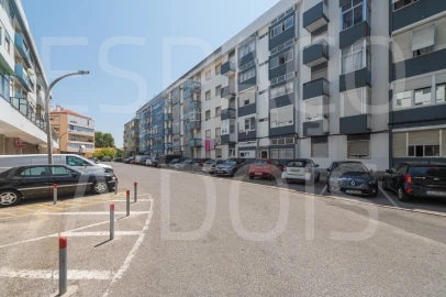 Apartamento T2 para Venda em Sacavém e Prior Velho
