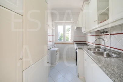 Apartamento T2 para Arrendamento em Lumiar