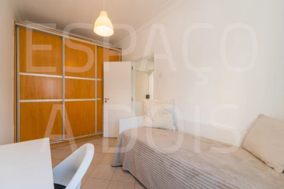 Apartamento T2 para Arrendamento em Lumiar