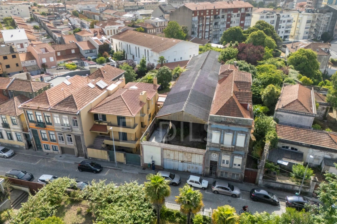 Prédio para Venda em Lordelo do Ouro e Massarelos Foto 1
