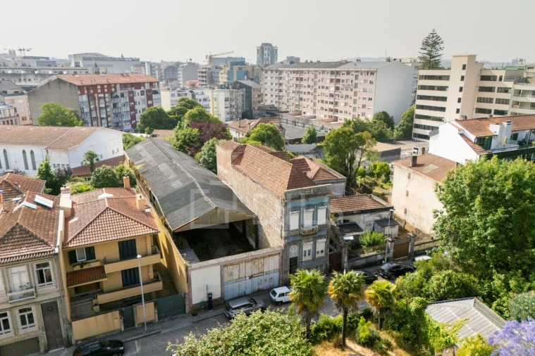Prédio para Venda em Lordelo do Ouro e Massarelos Foto 2