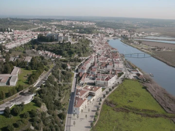 Apartamento T2 para Venda em Santa Maria do Castelo e Santiago e Santa Susana
