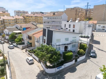 Moradia T5 para Venda em Gondomar (São Cosme), Valbom e Jovim