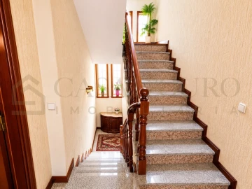 Moradia T4 para Venda em Serzedo e Perosinho