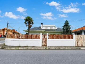 Moradia T4 para Venda em Serzedo e Perosinho