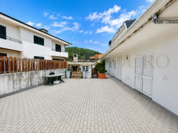 Moradia T4 para Venda em Serzedo e Perosinho