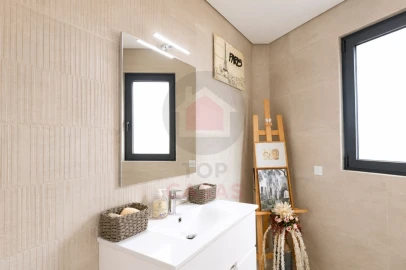 Moradia T3 para Venda em Carvalhal Benfeito
