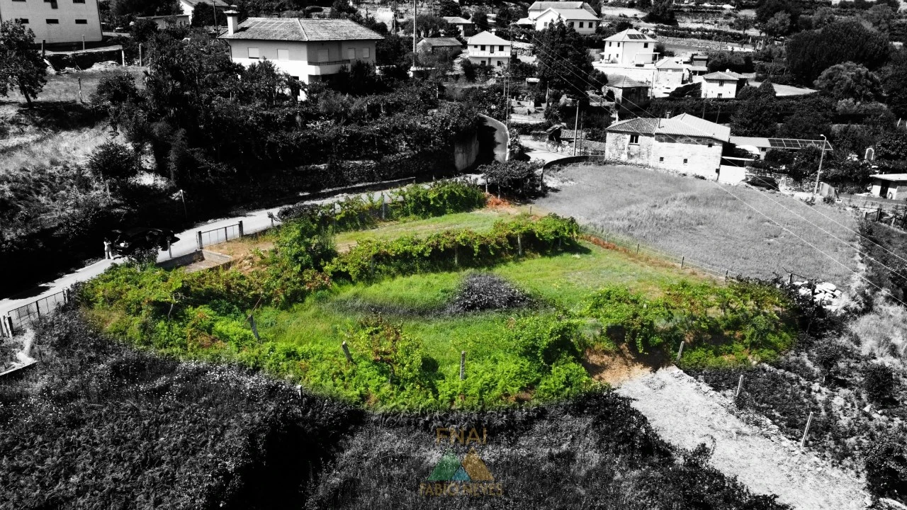 Terreno para Venda em Alvora e Loureda Foto 1