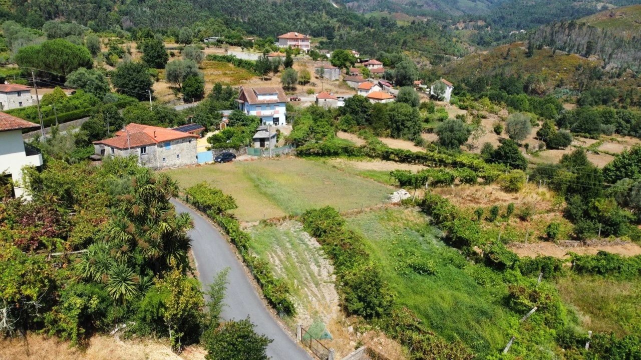 Terreno para Venda em Alvora e Loureda Foto 2