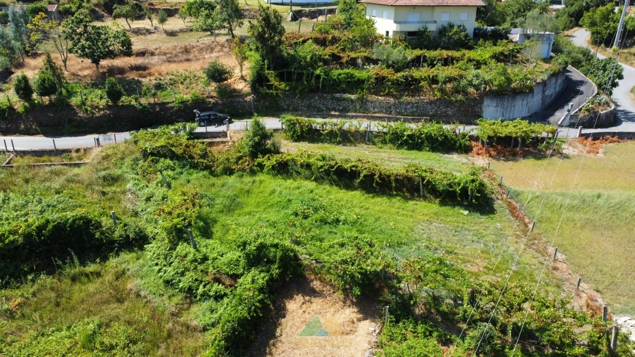Terreno para Venda em Alvora e Loureda Foto 3