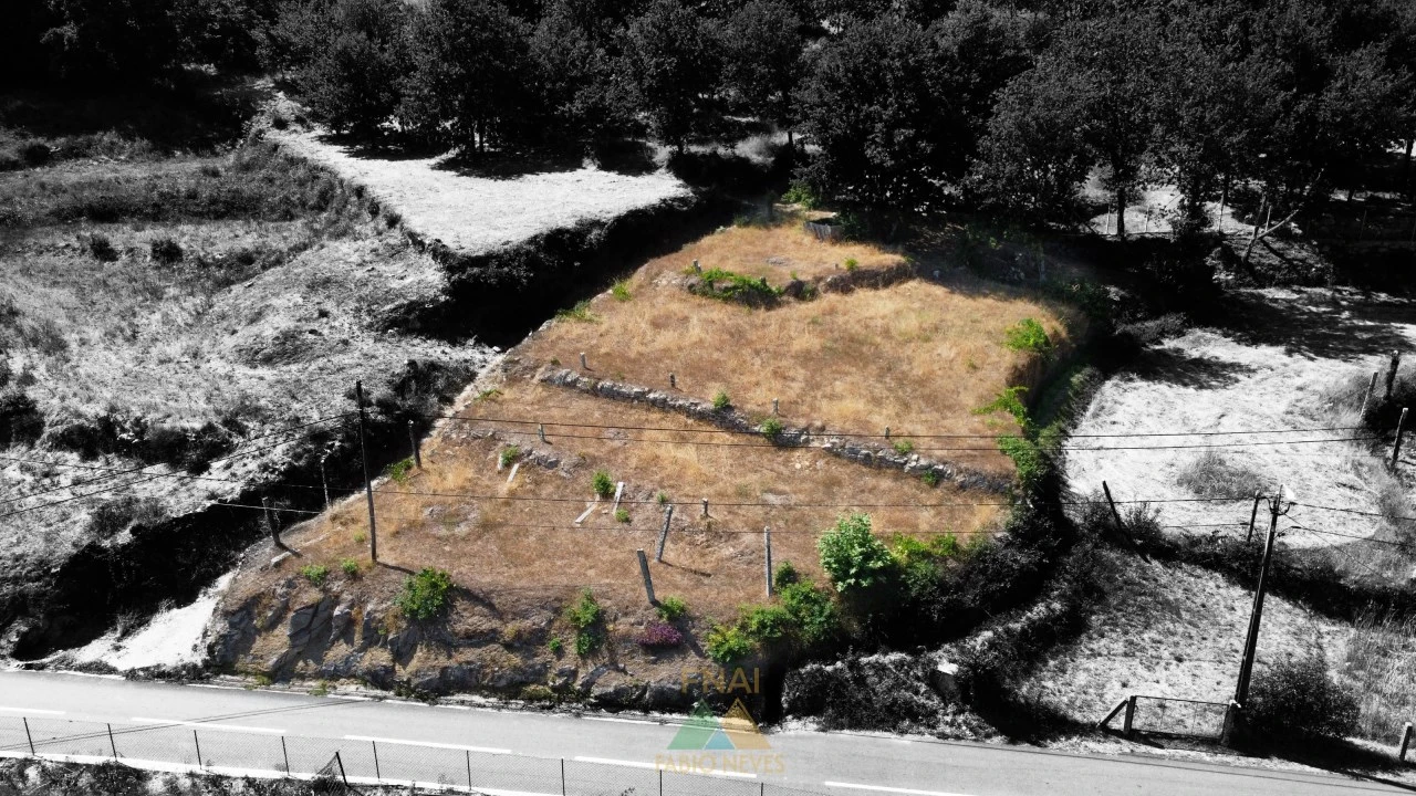 Terreno para Venda em Alvora e Loureda Foto 1