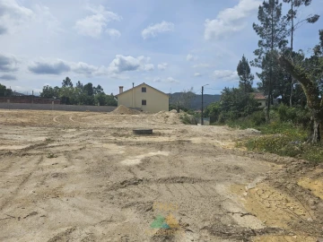 Terreno para Venda em Correlhã