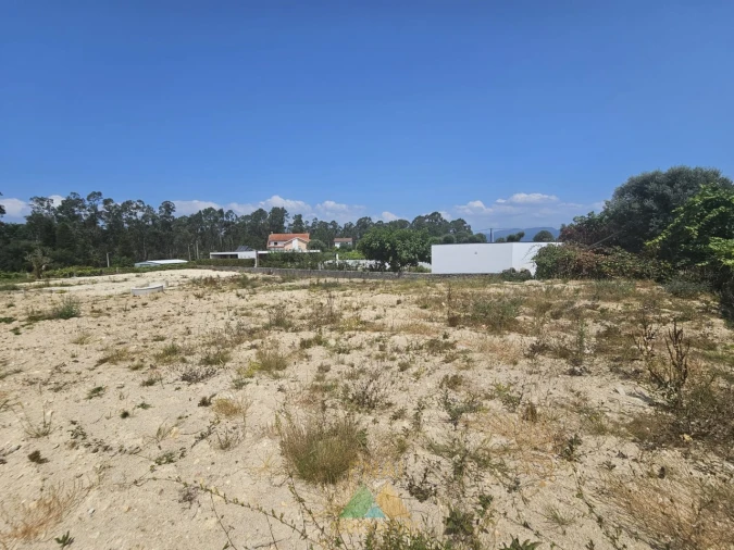 Terreno para Venda em Correlhã Foto 3