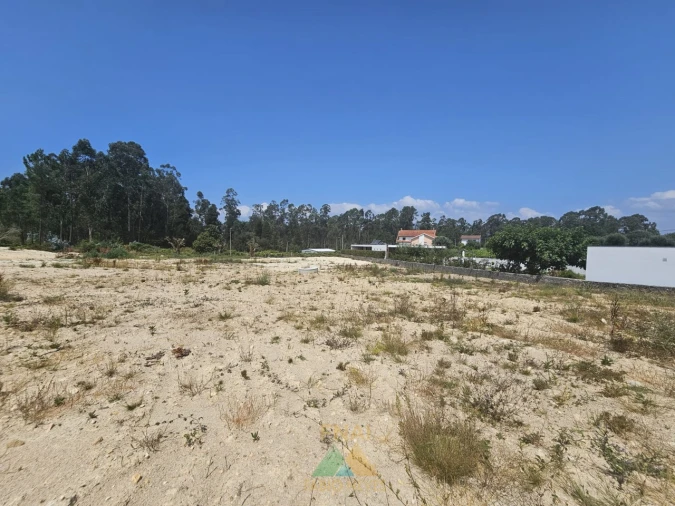 Terreno para Venda em Correlhã Foto 2