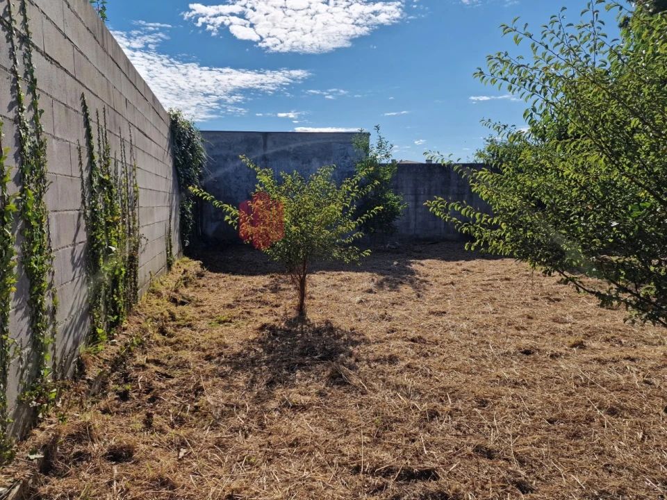 Terreno para Venda em Cidade da Maia Foto 10