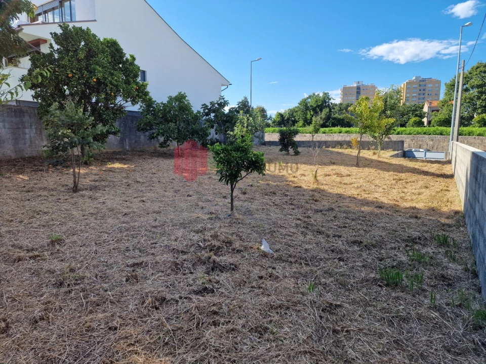 Terreno para Venda em Cidade da Maia Foto 12