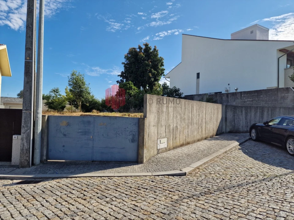 Terreno para Venda em Cidade da Maia Foto 13