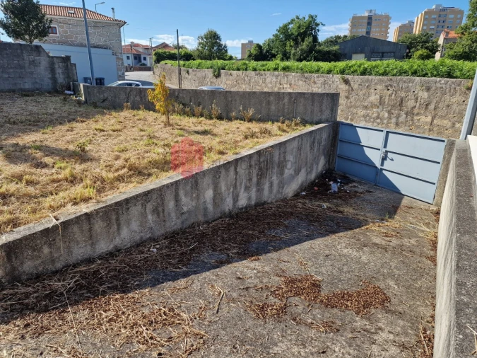 Terreno para Venda em Cidade da Maia Foto 9