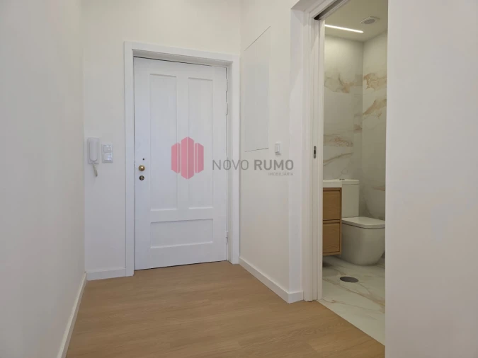 Apartamento para Venda em Cidade da Maia Foto 2