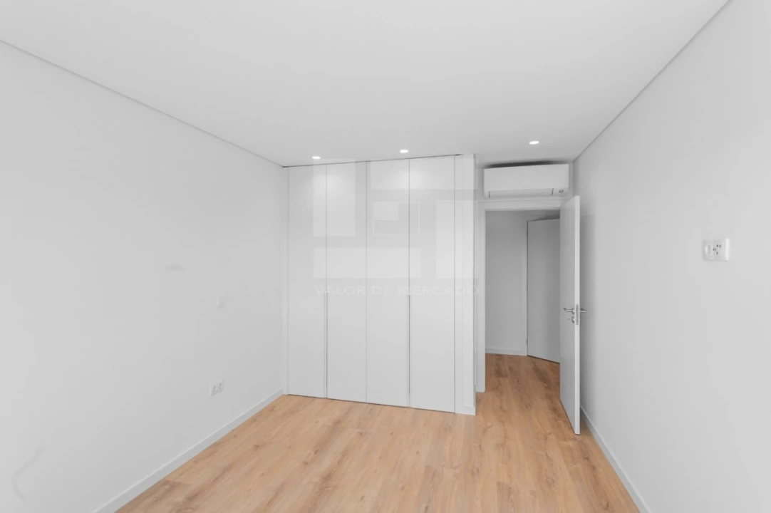 Apartamento T2 para Venda em Repeses e São Salvador Foto 12