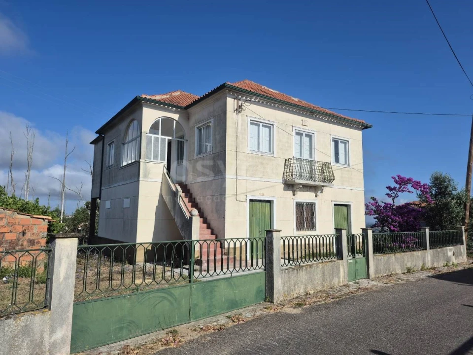 Moradia T3 para Venda em Colmeias e Memória Foto 1