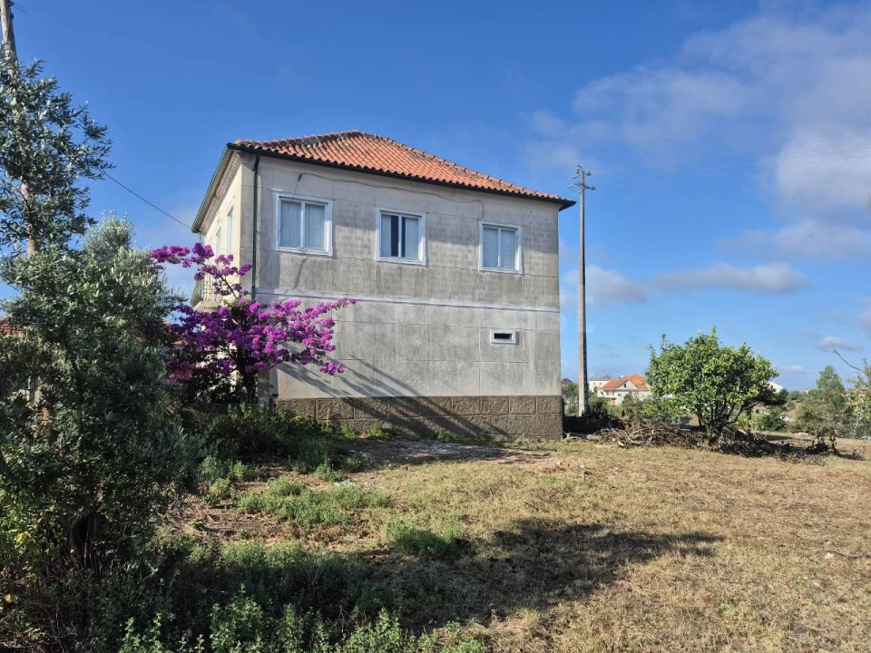 Moradia T3 para Venda em Colmeias e Memória Foto 3