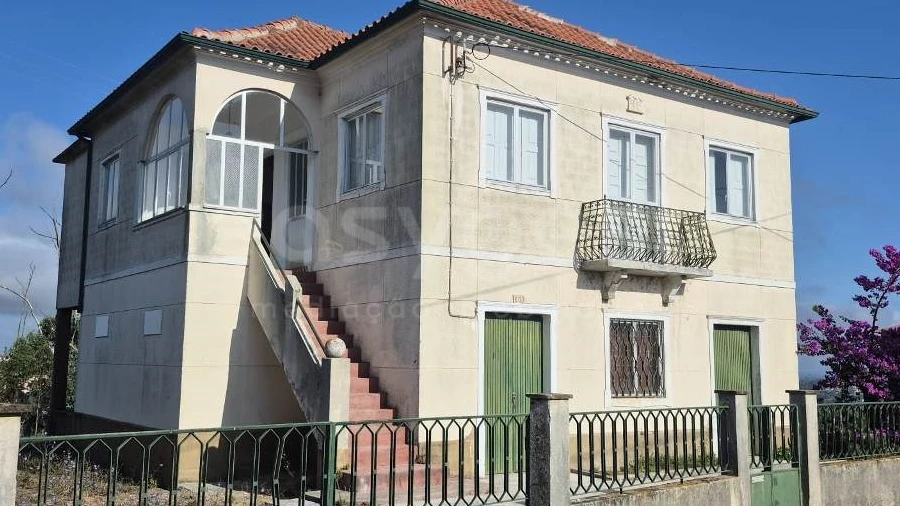 Moradia T3 para Venda em Colmeias e Memória