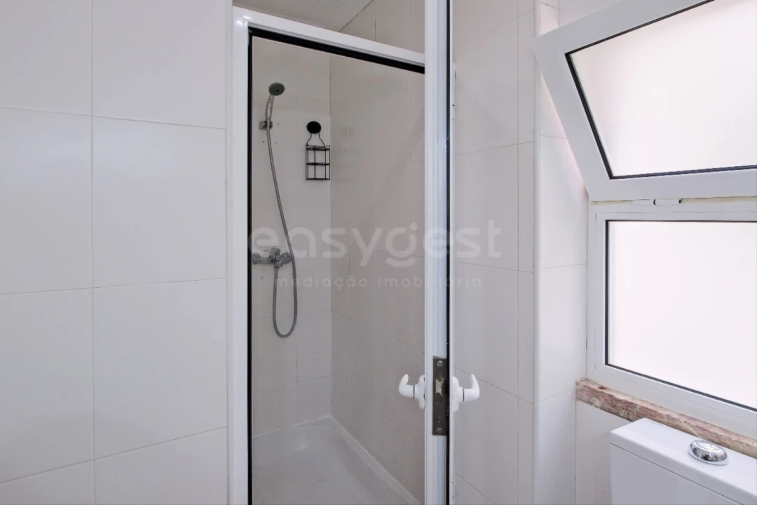Apartamento T1 para Arrendamento em Santo António Foto 9