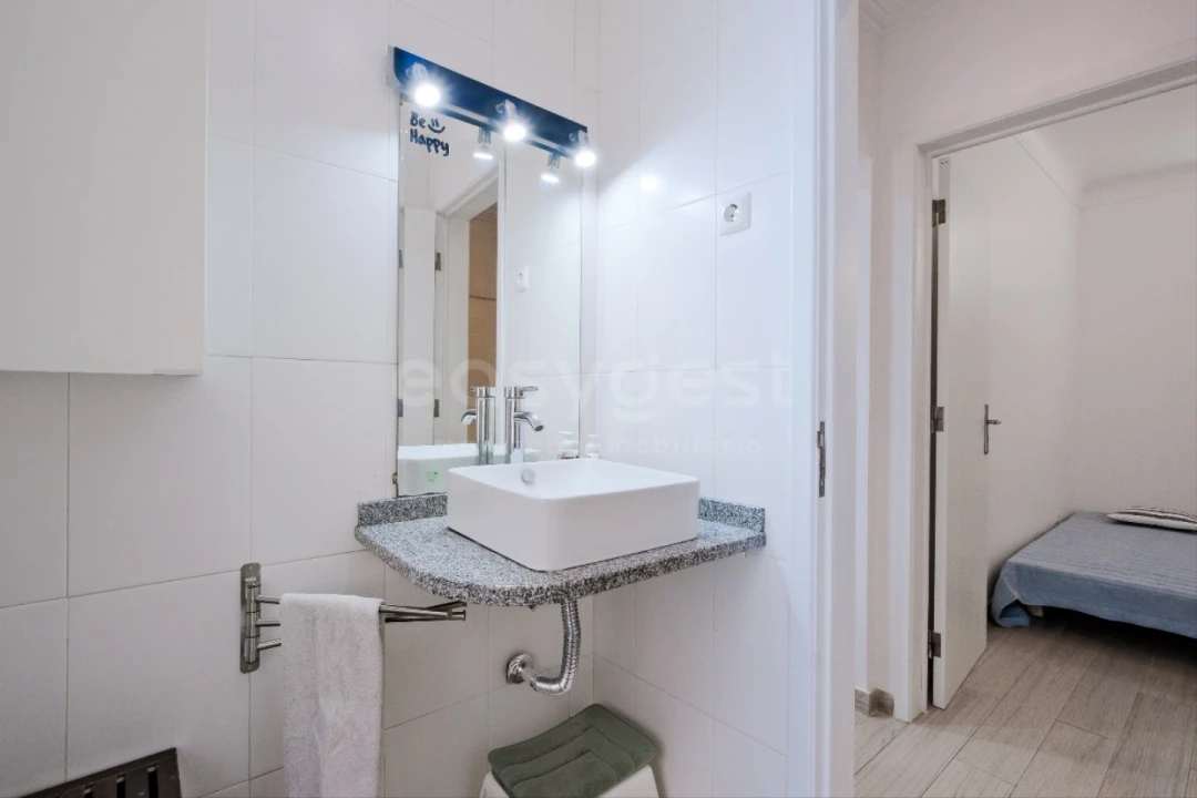 Apartamento T1 para Arrendamento em Santo António Foto 10