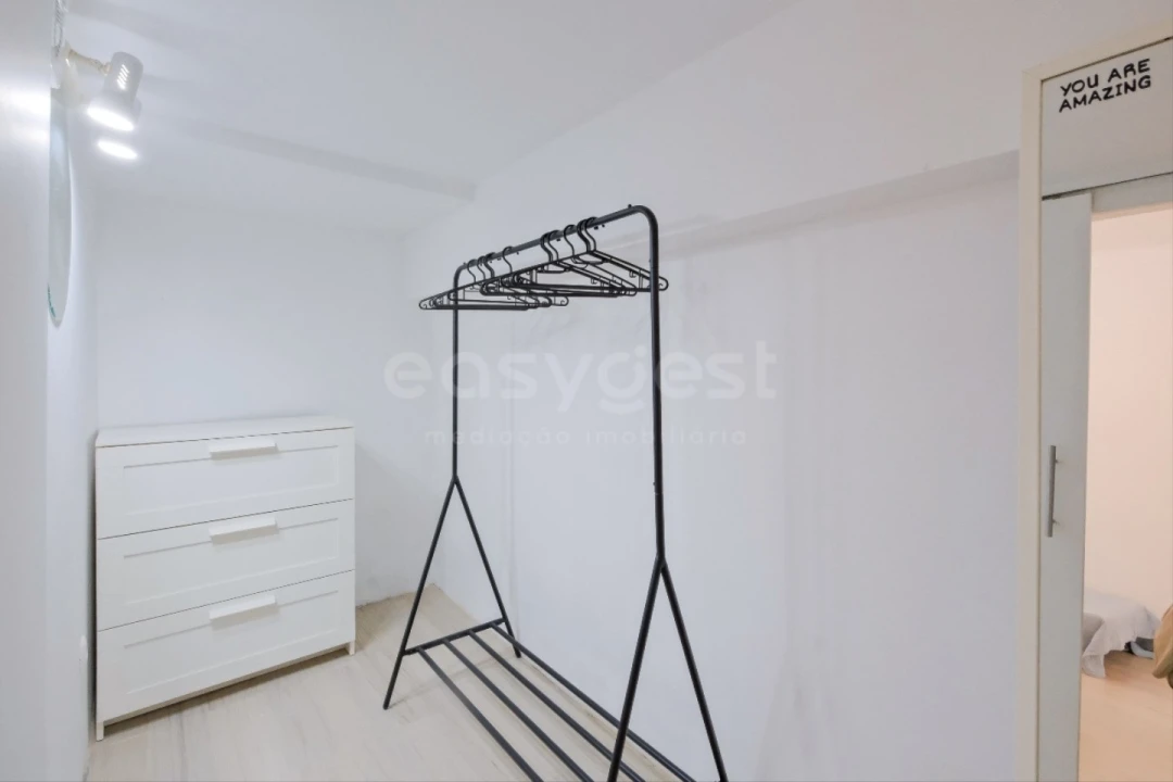 Apartamento T1 para Arrendamento em Santo António Foto 13