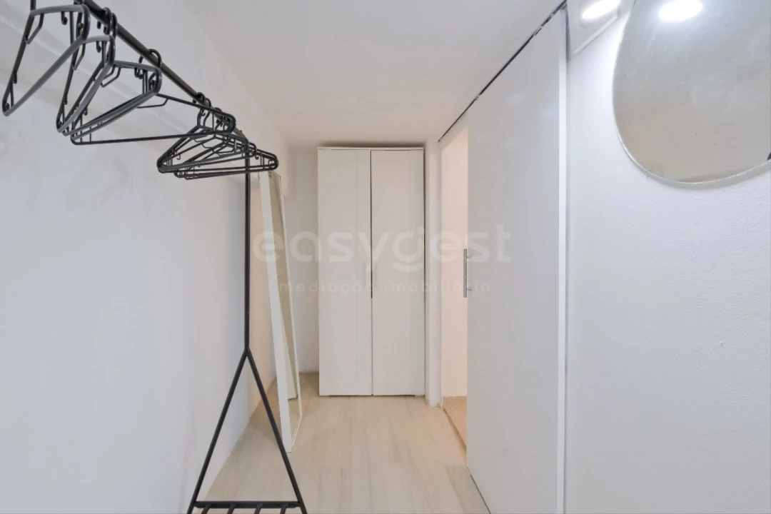 Apartamento T1 para Arrendamento em Santo António Foto 14