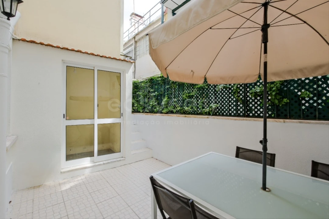 Apartamento T1 para Arrendamento em Santo António Foto 18
