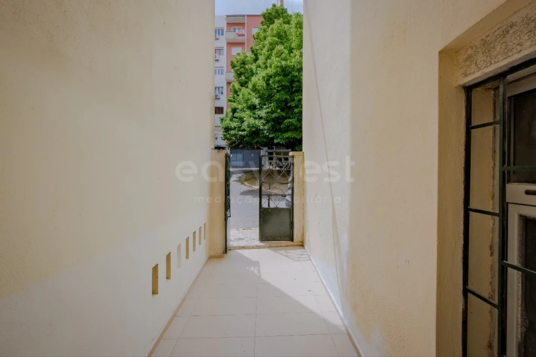 Apartamento T1 para Arrendamento em Santo António Foto 24