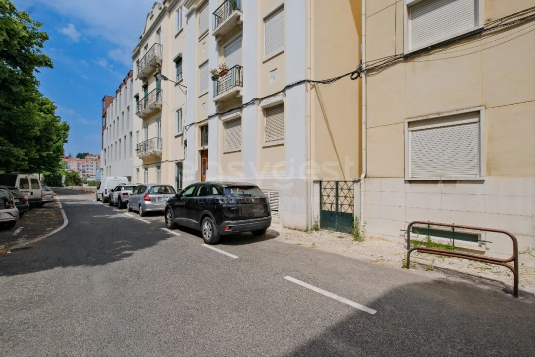 Apartamento T1 para Arrendamento em Santo António Foto 26