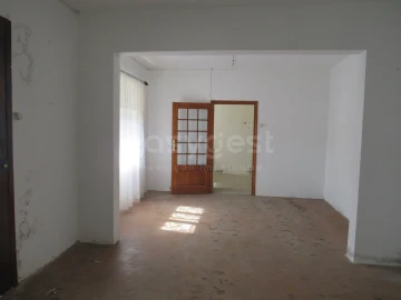 Moradia T4 para Venda em Ajuda da Bretanha