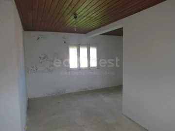 Moradia T4 para Venda em Ajuda da Bretanha