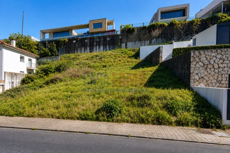 Terreno para Venda em Braga (Maximinos, Sé e Cividade) Foto 2