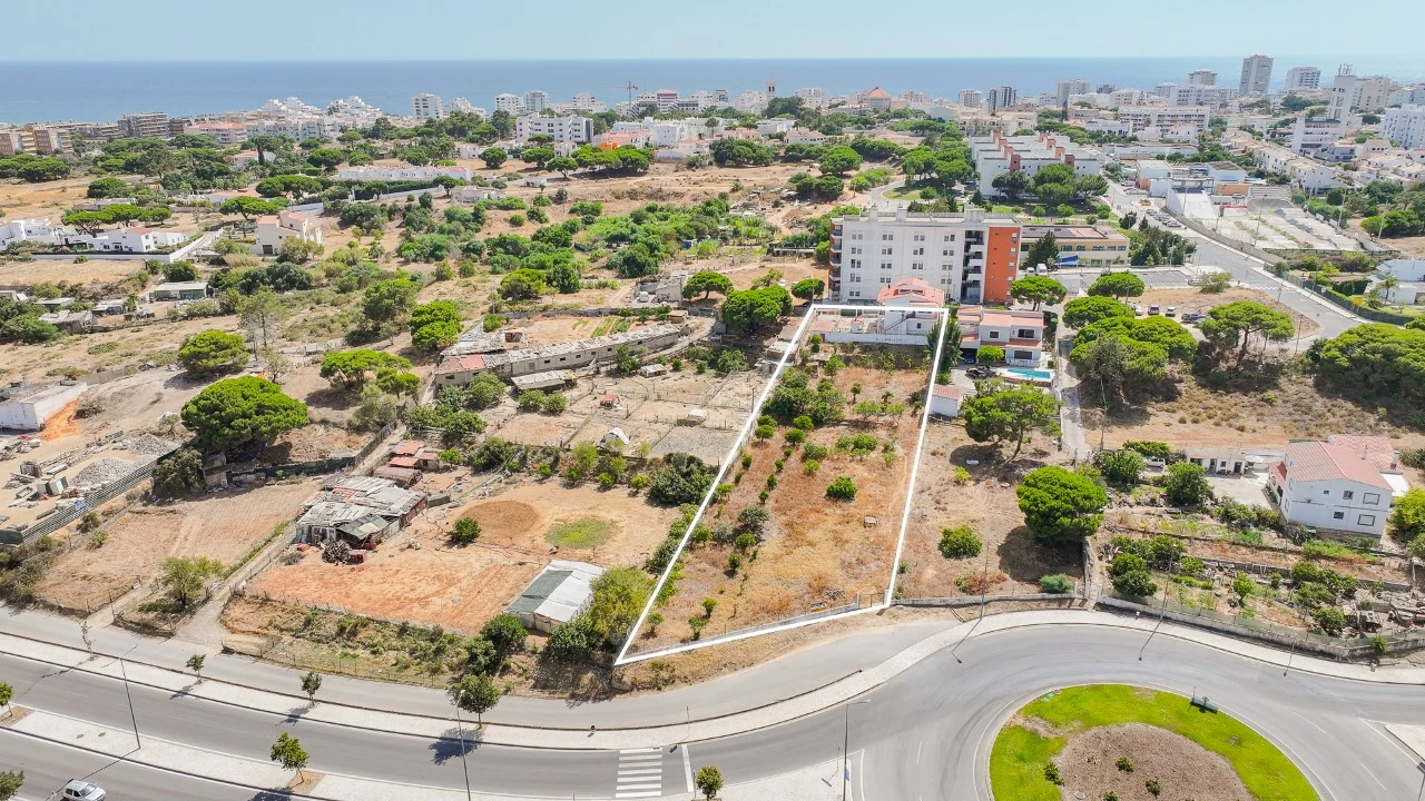 Terreno para para venda em Quarteira Foto 1