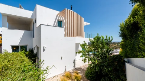 Moradia T3 para para venda em Santa Barbara de Nexe