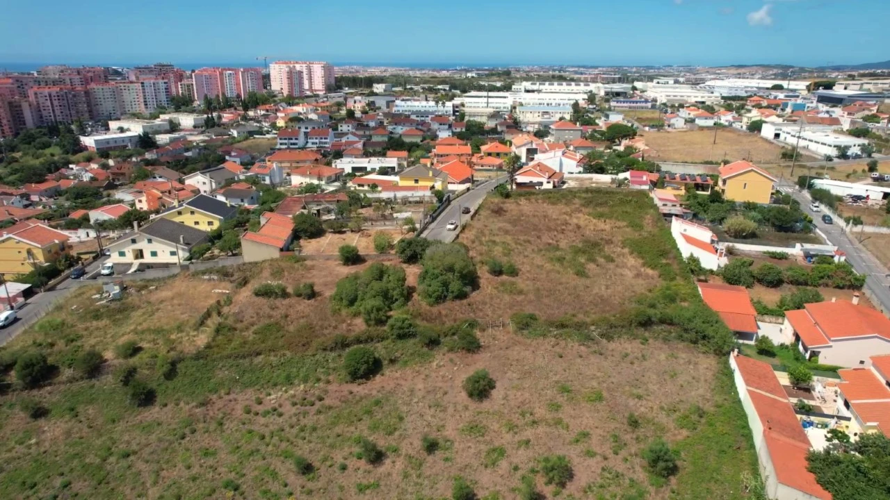 Terreno para Venda em Cacém e São Marcos Foto 1