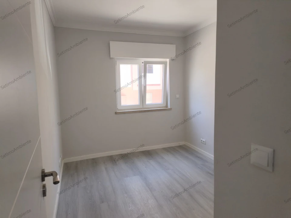 Apartamento T2 para Venda em Corroios Foto 11