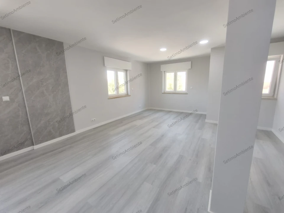 Apartamento T2 para Venda em Corroios Foto 12