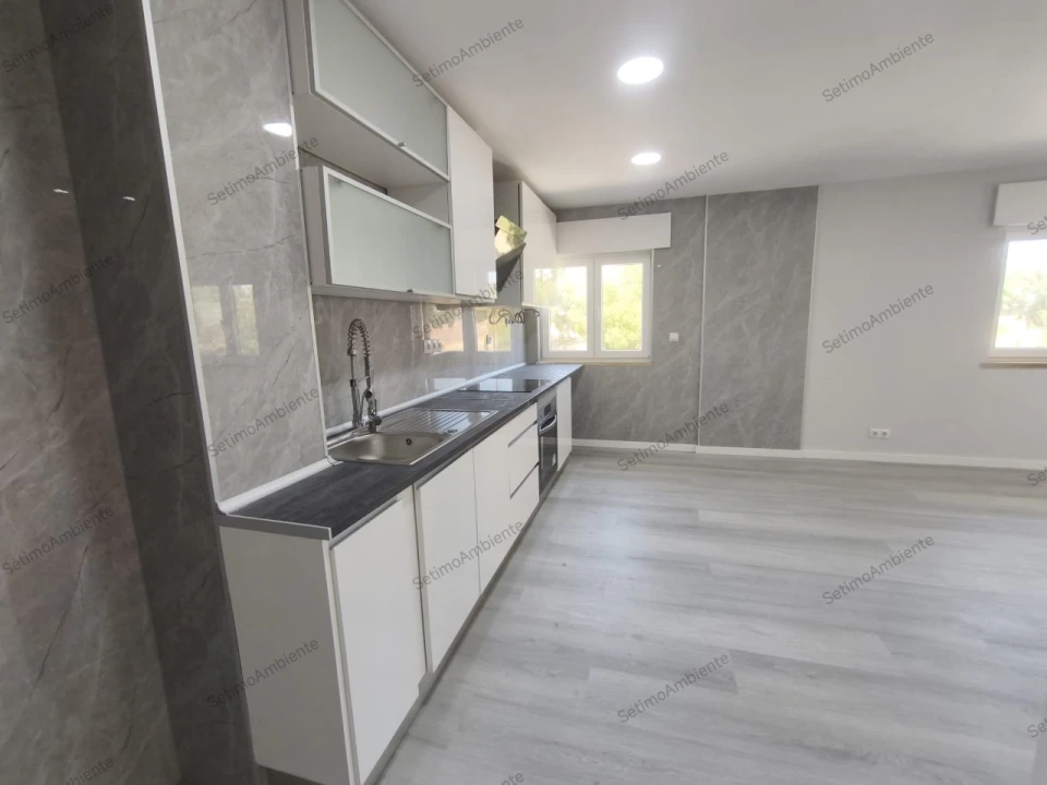 Apartamento T2 para Venda em Corroios Foto 15