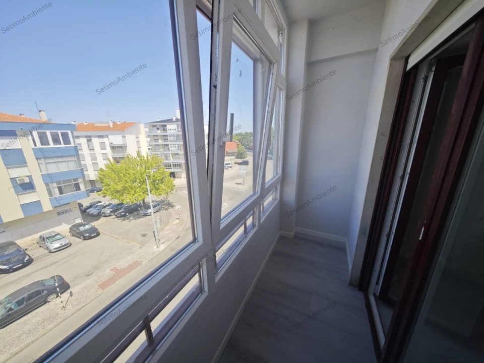 Apartamento T4 para Venda em Amora Foto 2